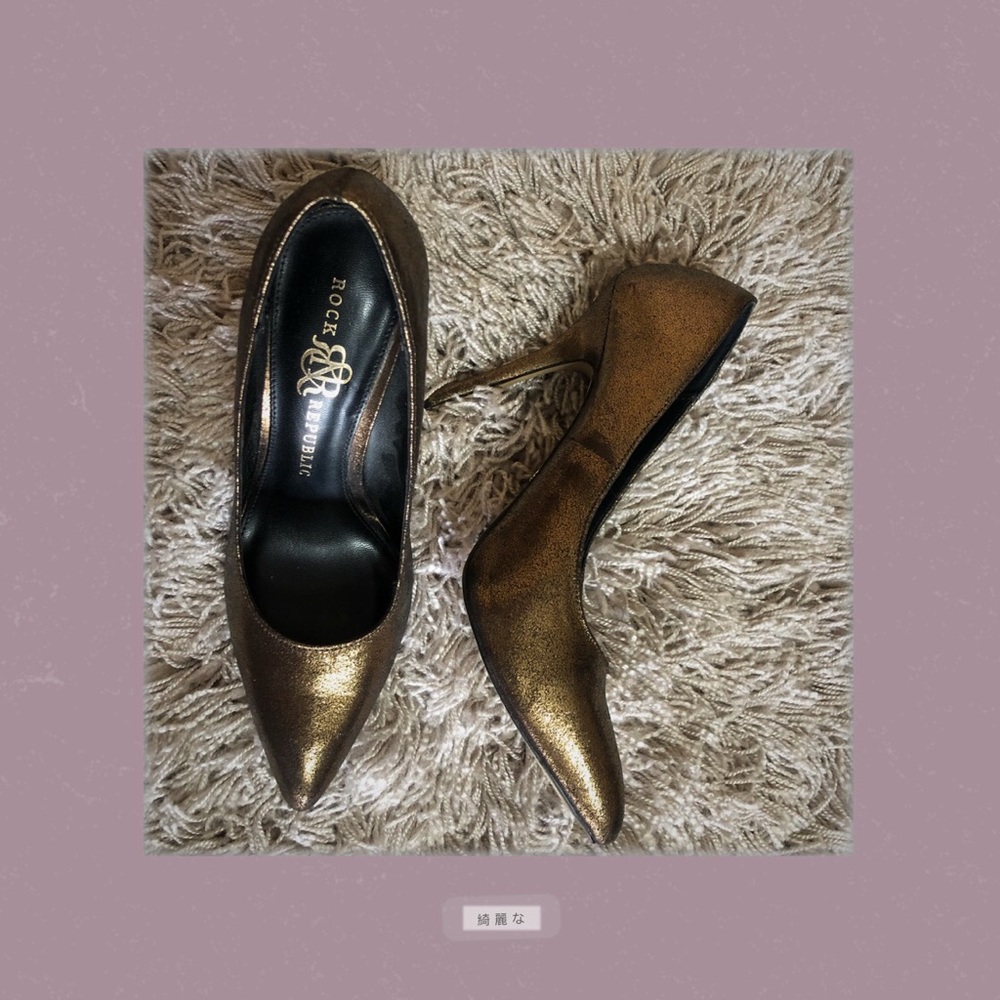 Gold Rock & Republic Pumps